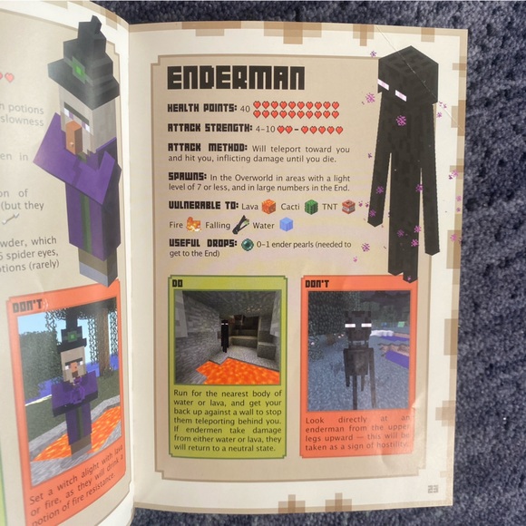 ⭐️ Minecraft⭐️Combat Handbook: An Official Mojang Book - Picture 4 of 5
